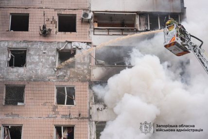 Последствия удара РФ по жилому дому в Запорожье 17.12.2025