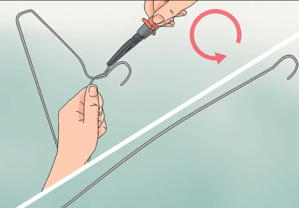 Саморобний гачок із вішалки