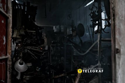 Зруйнований вогнем торгівельний павільйон