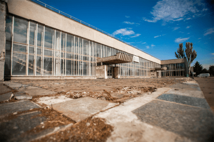 Наприкінці минулого століття аеропорт почав занепадати