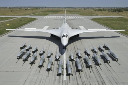 Ту-160 с арсеналом ракет