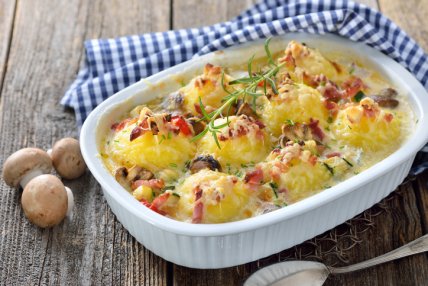 Кукурузная запеканка с грибами и шкварочками