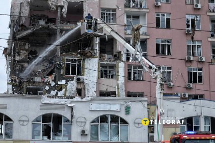 Тушат пожар в многоэтажке после атаки российского БПЛА