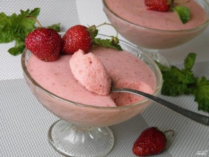 Легкий клубничный десерт