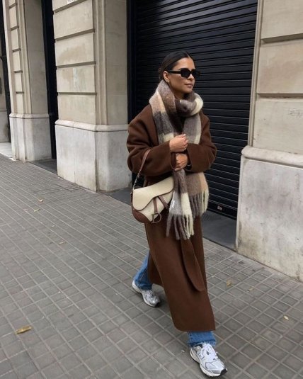 Как сочетать зимнее пальто и шарф