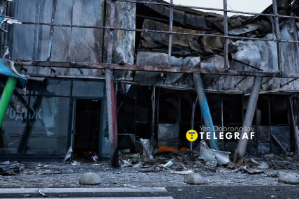 Зруйнований та обгорілий Епіцентрі в Києві