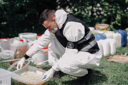 Пошук наркотиків Національна поліція України