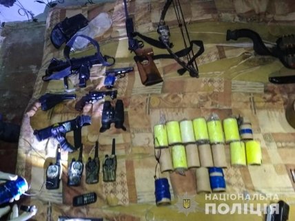 Злоумышленник нанес тяжелые повреждения отцу и устроил перестрелку с полицией