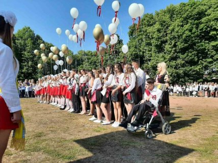 Друзья Володи приняли и поддержали мальчика