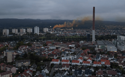 Ашаффенбург, дым из-за аварии на предприятии