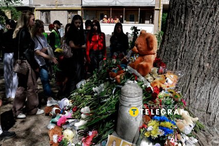 Меморіал біля будинку в Києві