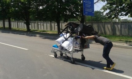 Разграбление Метро в Донецке