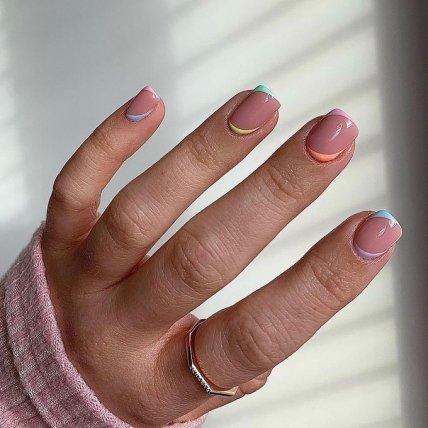 Тренди манікюру 2023 — контур