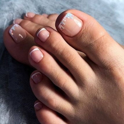 Тренди педикюру 2023 — френч