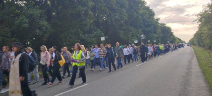 Люди стремятся провести общую молитву