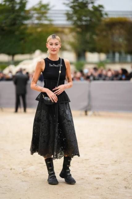 з чим носити мереживну спідницю міді