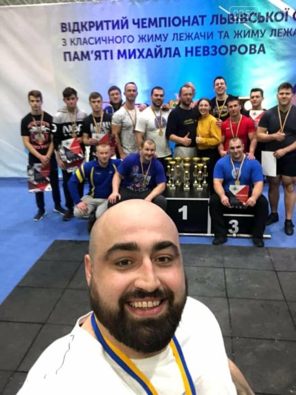 Артур Олейник