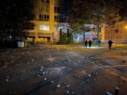 Парковка міськради Дніпра після атаки 2 жовтня
