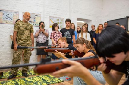 Тир для дітей в ліцеї Івано-Франківська