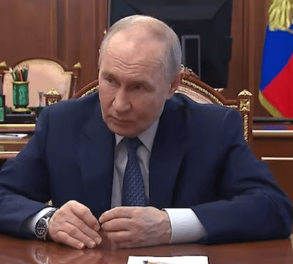 Руки Путина с увеличенными венами