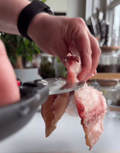 Филе минтая под соусом — как готовить простой рецепт