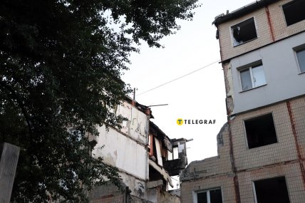 Жилой дом после обстрела России Сумы август 2025