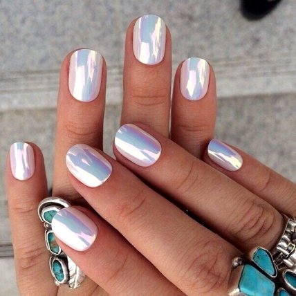 Кришталеві нігті - тренд весни-2023