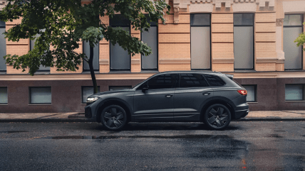 Volkswagen Touareg 2026 року чорного кольору