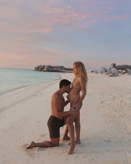 Вагітна Даша Квіткова та Нікіта Добринін