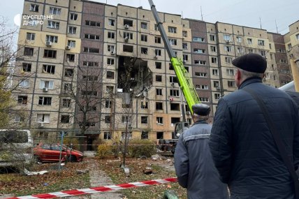 Наслідки удару дрона в Дніпрі