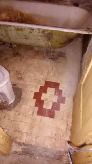 В Киеве за 1 миллион гривен продают убитую хрущевку, фото