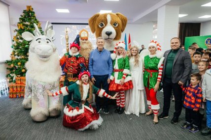 Праздник для детей работников Международного университета и детей военнослужащих по случаю Дня святого Николая