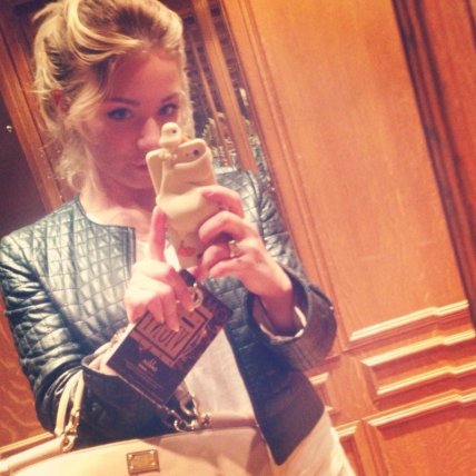 Дівчина Блонда