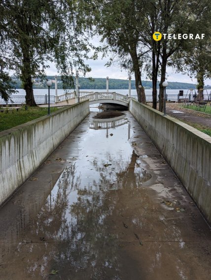 Річка Рудка впадає у Тернопільський став.