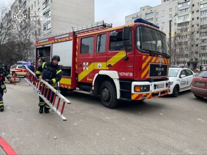 Последствия удара по Чернигову. Фото: ГСЧС