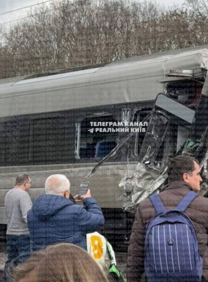 Інтерсіті зіштовхнувся з тепловозом