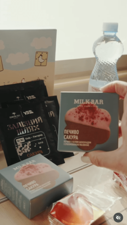 Страви з меню в поїзді Сакура