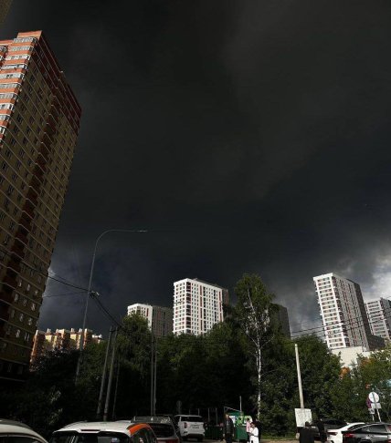 Москва горить НПЗ - фото диму