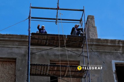Работы по восстановлению домов в Краматорске