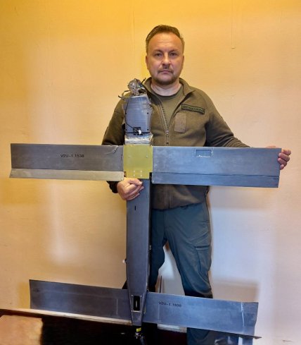 Сергей Флеш Бескрестнов с дроном V2U