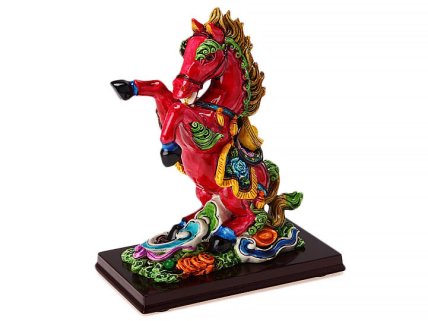 лошадь красная фигурка