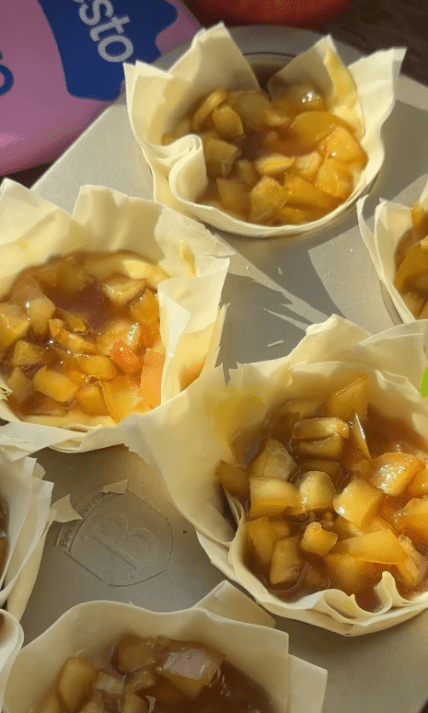 Рецепт яблучного десерта з тістом філо