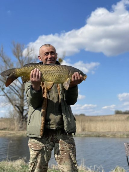 Рибалка зі своїм трофеєм