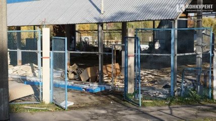 У Луцьку знесли ковзанку Снігова королева фото