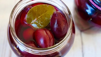 Как мариновать сливы на зиму