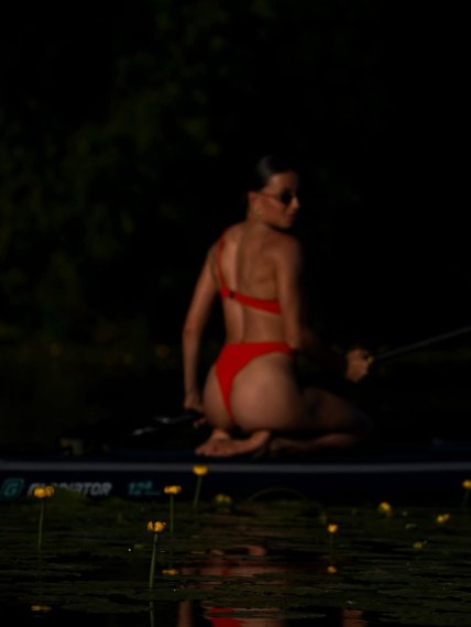 Марина Бех-Романчук в красном купальнике