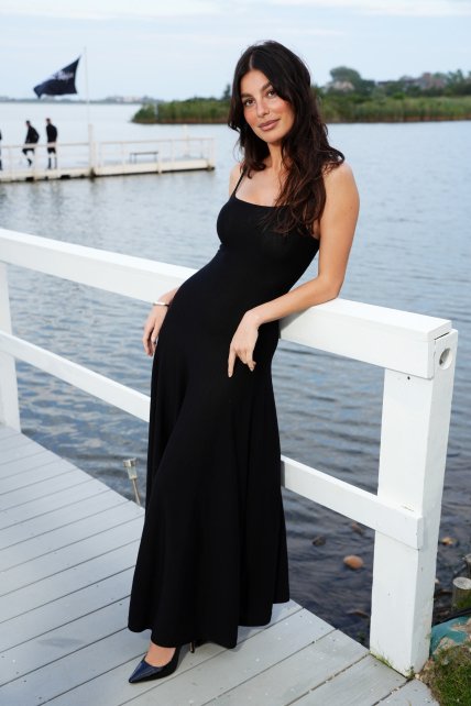 каміла морроне у сукні