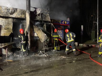 Вибух та пожежа в кіоску на метро Лук'янівська