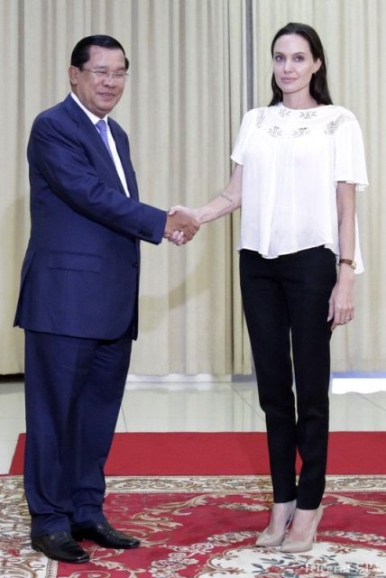 Анджелина Джоли встретилась с премьером Камбоджи