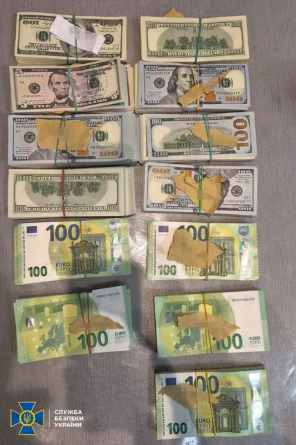Изъятые деньги во время обыска